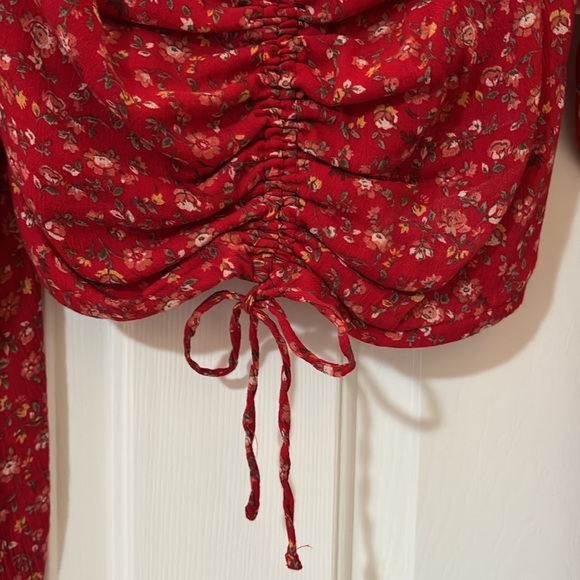 Hollister Cinched Long Sleeve Crop - Picture 4 of 7